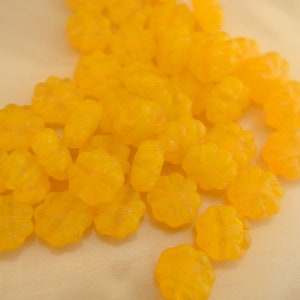 20 Czech glass beads flower shape yellow beads 9mm