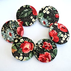 6 Floral Fabric Covered Buttons: Handmade Cotton Cloth Buttons (38mm)