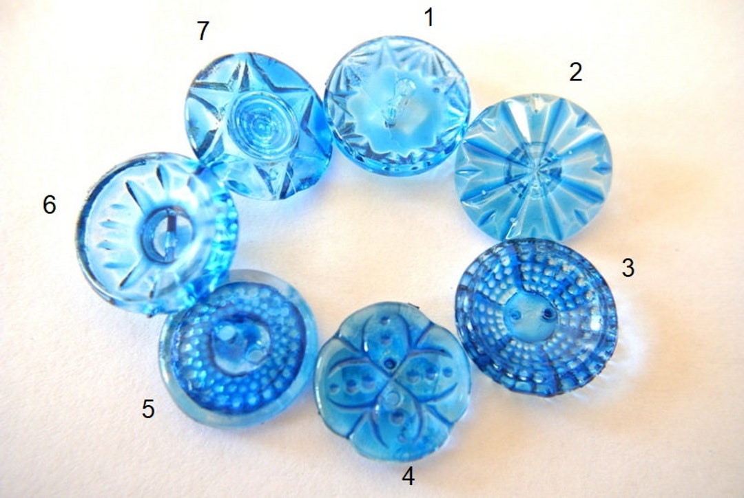 6個のヴィンテージチェコガラスボタン、手描きの青いデザインを選択