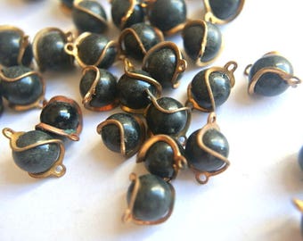 15 connector beads with metal self loops vintage plastic, black , 14mm