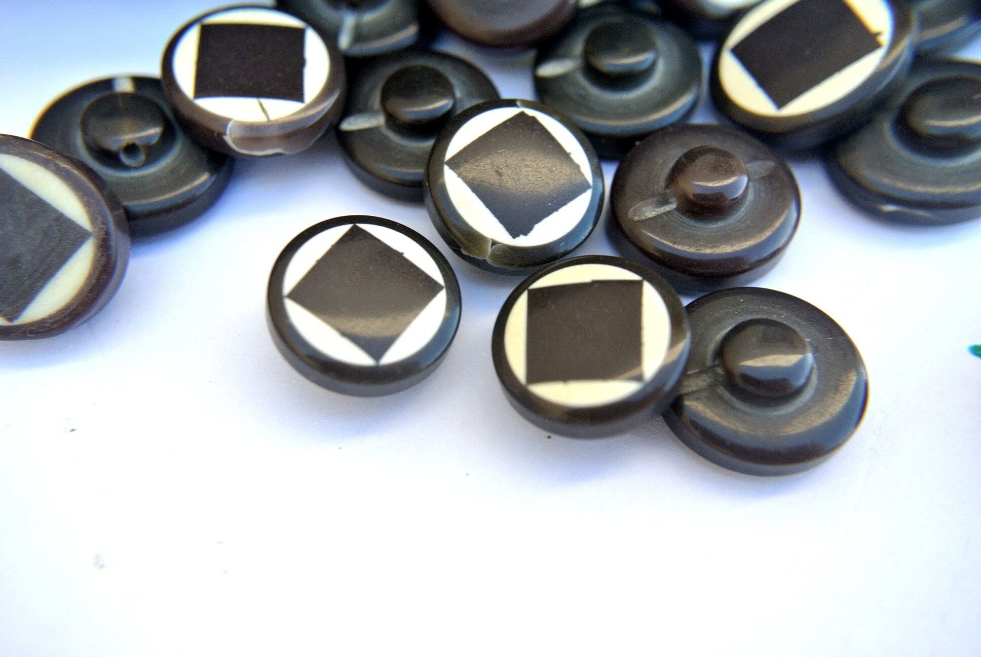 Lot De 15 Boutons Vintage Marron à 6 Trous - Diamètre 1,7cm - Réf. 5116 - Occasion - Pour Couture