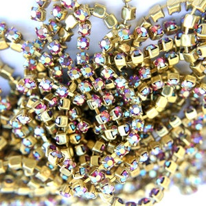 Vintage Swarovski łańcuszek z kryształkami: kryształy AB w odcieniach różu i czerwieni, oprawa mosiężna