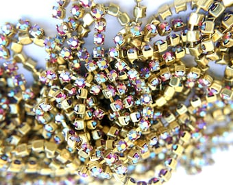 Cadena vintage de diamantes de imitación Swarovski: cristales de color rosa AB a rojo, engaste de latón.