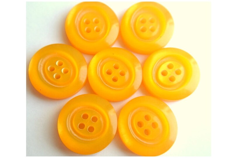 6 vintage plastic buttons 23mm 6mm thick