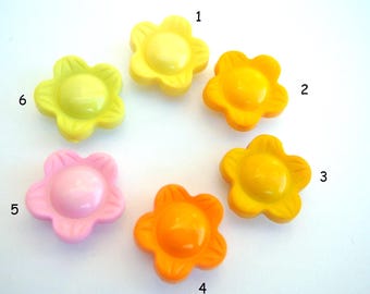 6 Vintage flower buttons, plastic simple flower-select an option