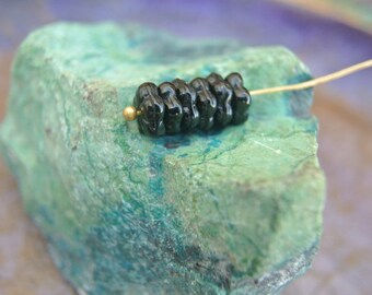 35 cuentas de vidrio checas, con forma de flor, color negro, 8 mm