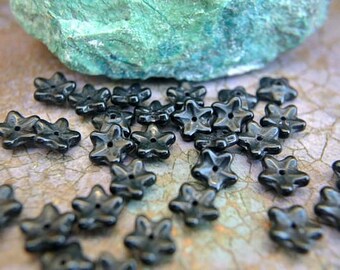 35 cuentas de vidrio checas, con forma de flor, color negro, 8 mm