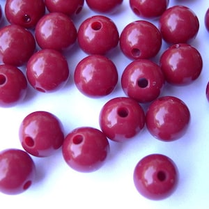 100 Vintage beads red shade round lucite plastic 8mm
