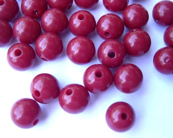 100 Vintage beads red shade round lucite plastic 8mm