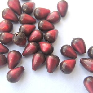 20 Vintage beads tear drop shape lucite plastic 8mmx6mm