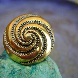 Vintage buttons spiral design large trim jewel buttons 35mm, 10mm height, 6 buttons