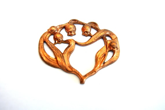 VINTAGE metal stamping flower copper metal findings 32mmx26mm
