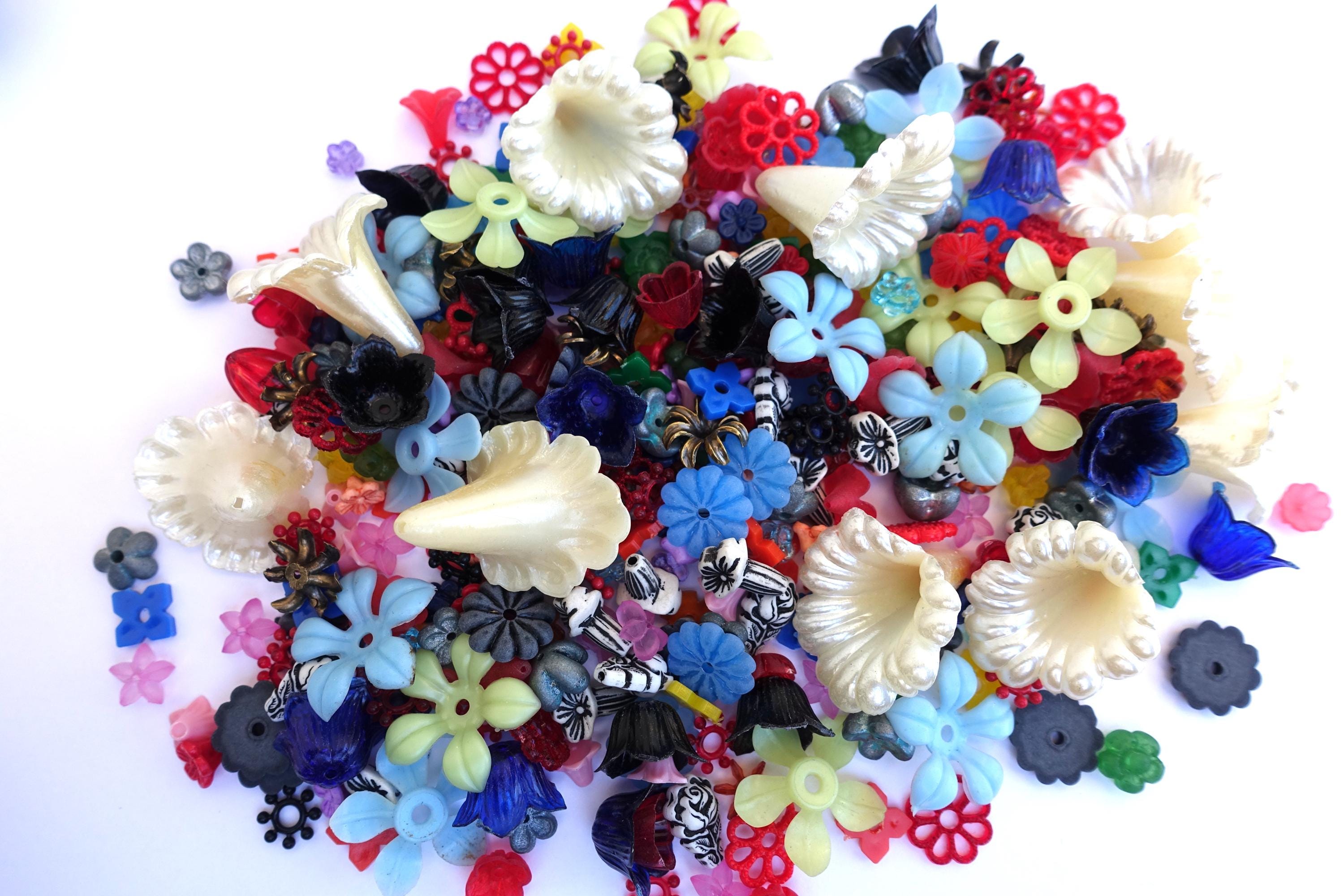 ヴィンテージ ルーサイト フラワービーズ：38 デザイン、希少ビーズ