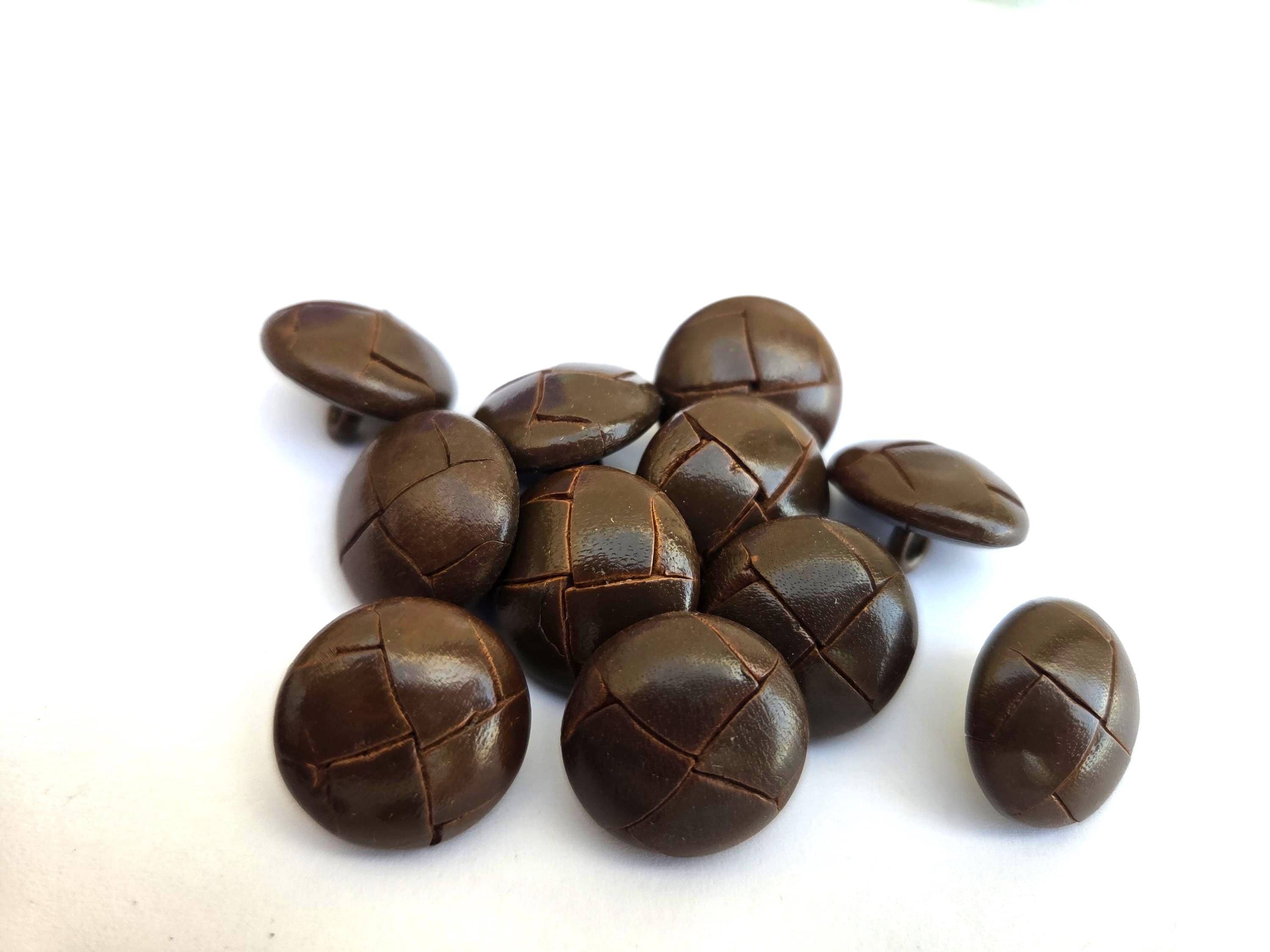 Lot De 6 Boutons Anciens En Cuir Verni Marron Clair – Diamètre 2,1 Cm, Référence 995, Occasion