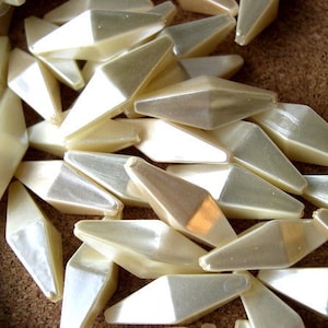 20 Vintage beads diamond shape pearlized ivory lucite, 27mm length