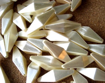 15 Vintage beads diamond shape pearlized ivory lucite, 27mm length