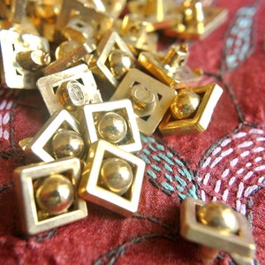 10 guzików vintage, kwadratowy guzik z plastikową lamówką Jewel w kolorze złotym, 12 mm