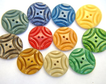 13 Vintage buttons, 13 colors, plastic buttons, 20mm, proper for button jewelry