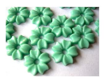 25 beads, flowers, lucite,  vintage, blue green, 8.5mm