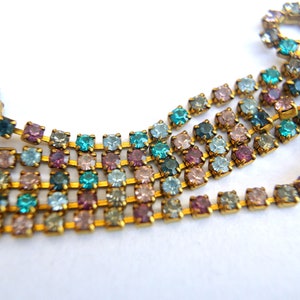 18-calowy zabytkowy łańcuszek z kryształkami Swarovskiego: oprawa mosiężna, różne kolory