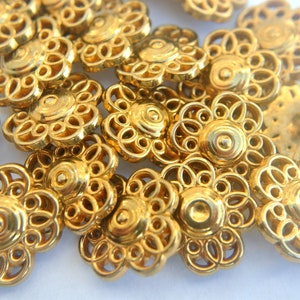 6 guzików vintage, złoty plastikowy kwiatek 20 mm