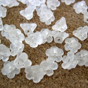 30 Flowers beads, white, frosted plastic  vintage, 7.5mm