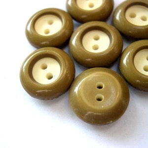6 Vintage buttons olive green plastic with white center 17mm, high quality image 2