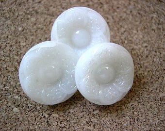10 Antique vintage glass buttons, flowers, white milk for button jewelry wedding accesories 18mm