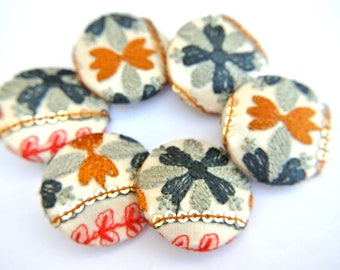 6 Buttons, fabric covered button handmade button 32mm/3.2cm, embroidered design on white cloth