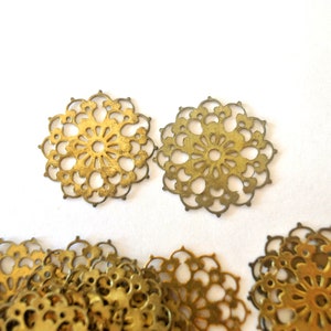6 Vintage filigree flower shape 21mm