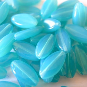 15 VINTAGE glass beads, unique shape blue shade 15mmx8mm, Czech large beads