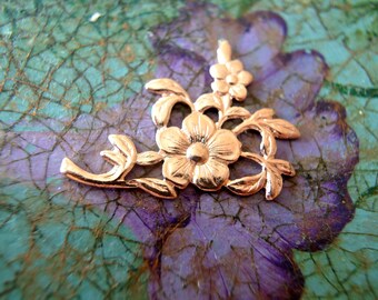 2 pcs VINTAGE metal stamping flower rose gold platted findings 32mmx24mm