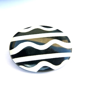 30 Vintage plastic buttons, black and white oval shape unique design 38mmx29mm