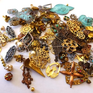 95 Gram, Vintage pieces, assorted sizes, assorted designs, as shown at the photos, great price