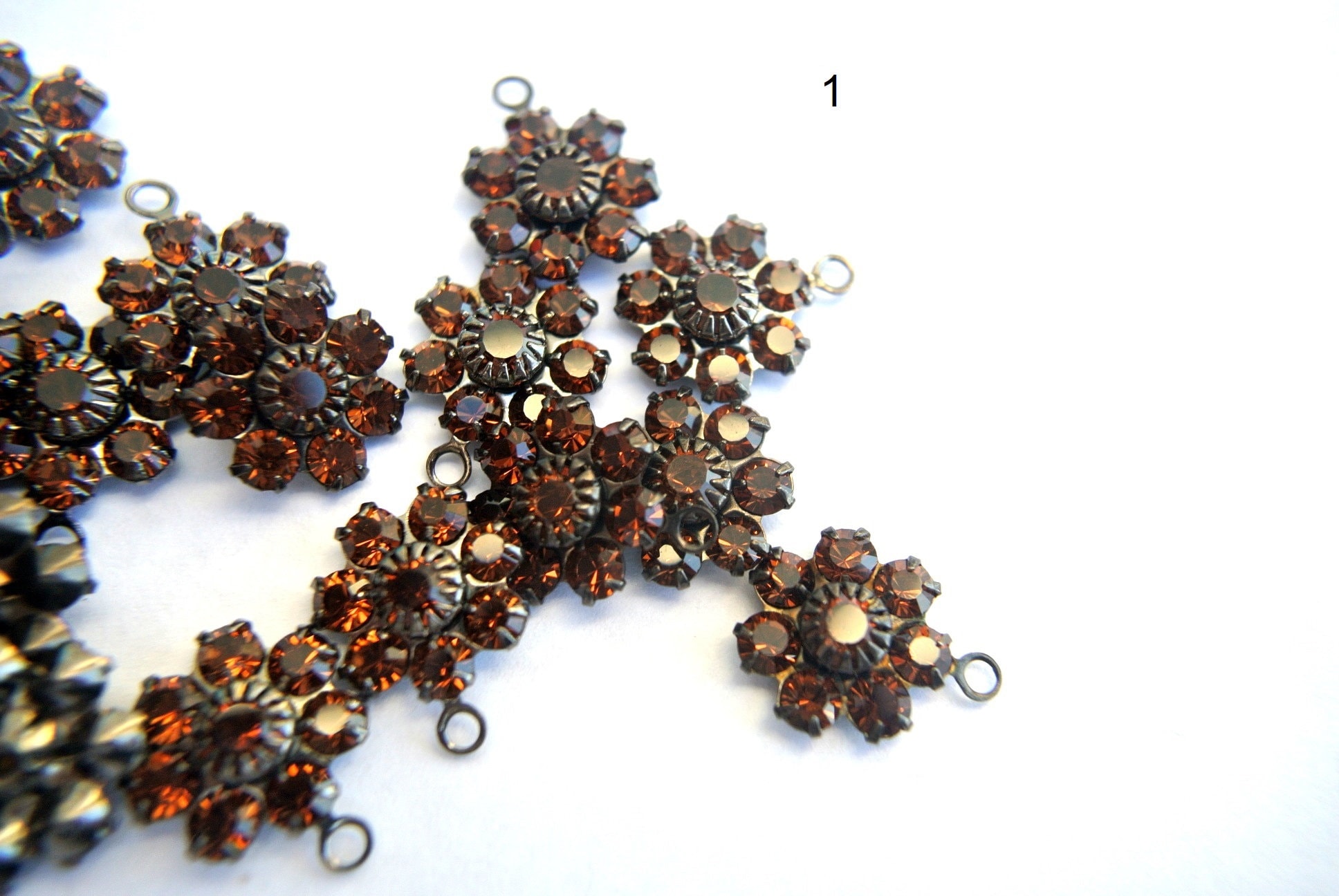 ヴィンテージスワロフスキーフラワービーズ6個：11mmクリスタル