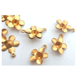 10 Vintage metal dangling beads jewelry finding 11mm flower