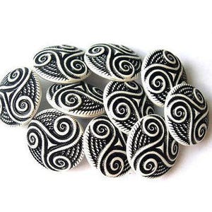 Vintage plastic buttons, black and white unique design 15mm-select amount