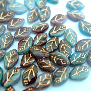 20 perles de verre tchèques, forme de feuille, feuilles 12mmx8mm, nuances uniques, couleurs assorties