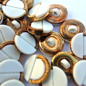 10 guzików vintage, biały plastik z wykończeniem, rozmiar do samodzielnego montażu