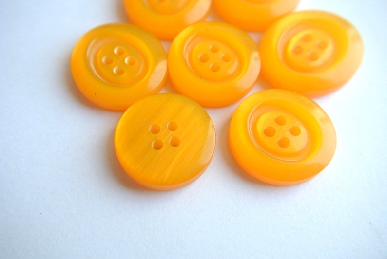 6 vintage plastic buttons 23mm 6mm thick