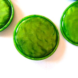 6 vintage plastic knopen, groen, 34 mm (mogelijk cazeïneknopen)