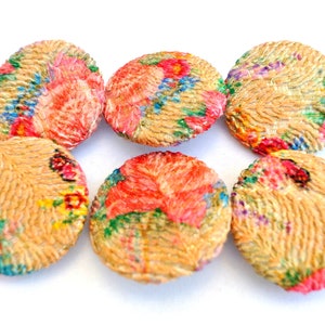 6 Handmade Fabric Covered Buttons: Floral Cloth Buttons (38mm)