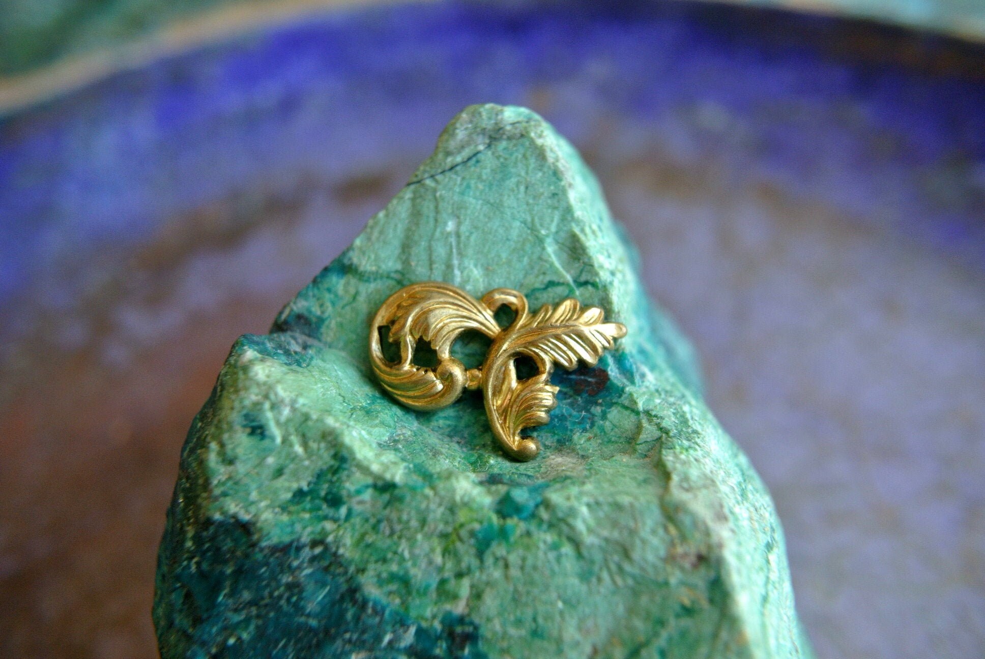 6 Vintage metal jewelry findings can be dangling beads or Etsy 日本