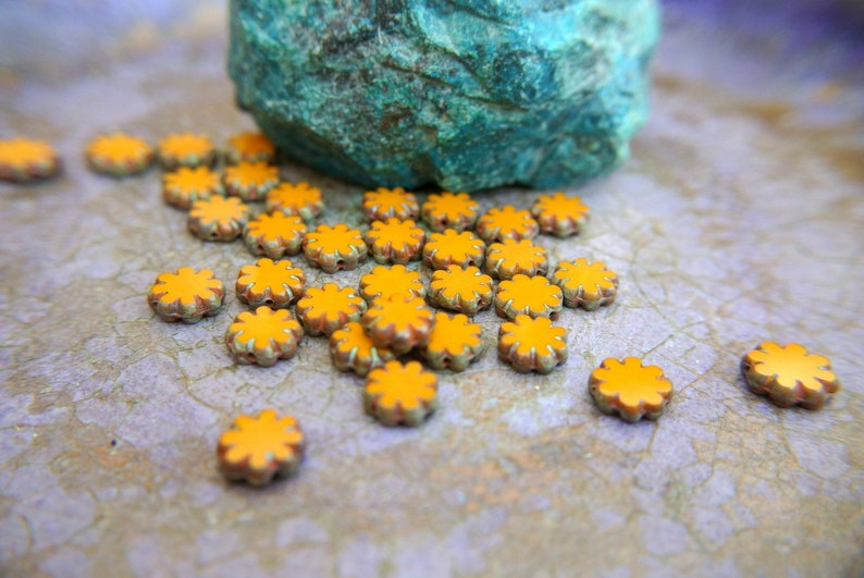 15 Flowers glass beads unusual color and design CZECH 9mm