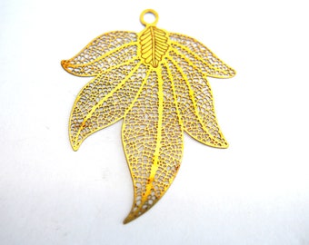2 Vintage metal beads leaf shape dangling beads, large, lightweight, 50mmx40mm