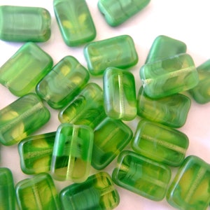 12 cuentas de vidrio checo rectangulares de 12 mm x 8 mm, cuentas checas verdes