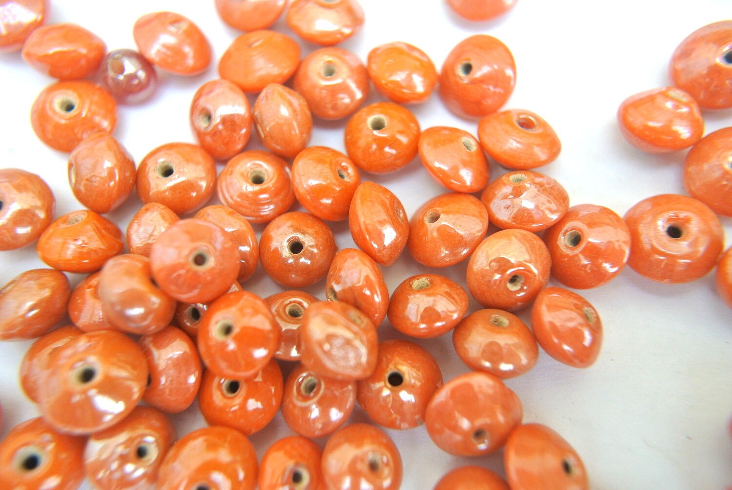 ビンテージビーズ ヴィンテージオレンジガラスビーズ25個（7mm×4.5mm） - Etsy 日本