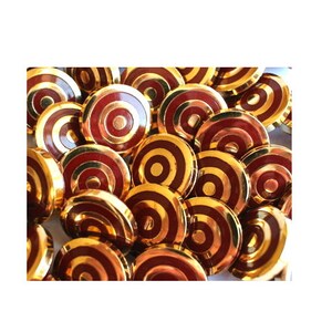 6 guzików, plastikowe guziki vintage, złote kółka na głębokim czerwonym tle, 16 mm