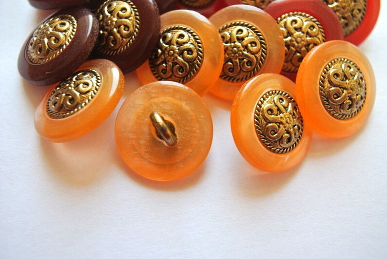3 colors 18mm 18 Vintage buttons gold color metal flower design on plastic