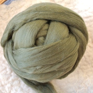 Merino wool roving, olive green wool high quality 28 micron made in Italy-pick up amount